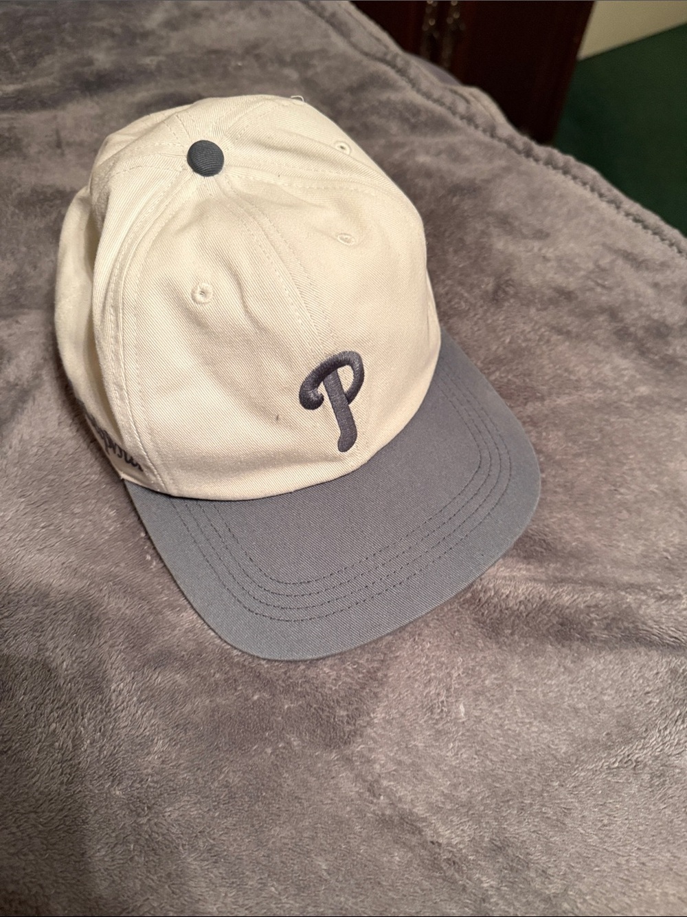 Two-Tone Cream & Gray Embroidered 'P' Baseball Cap